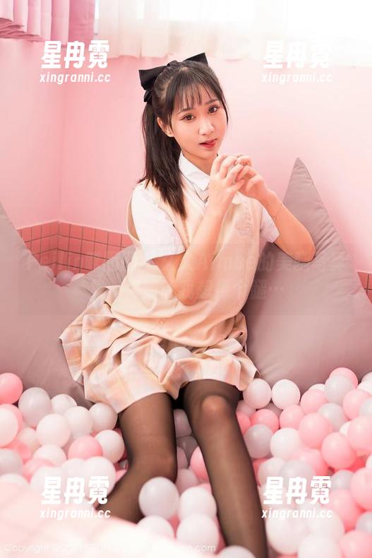 Feilin嗲囡囡-久久Aimee Feilin嗲囡囡 - 久久Aimee的美腿写真集,帅到让我想捧个腿…