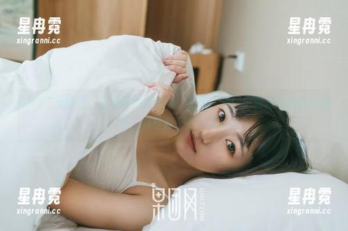 GIRLT果团网 - 王语纯的作品集：校服，原图中触动心弦的小细节，有些甜又有些苦。