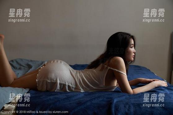 MiiTao蜜桃社 - 温心怡空姐私拍图集，光这身行头就眼前一亮，满是优雅与自信，太迷人了。