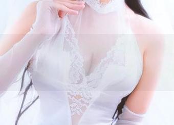 探访奇奢花苑，Momoko葵葵在线合集中的花与佳人，不禁让人多想几分。