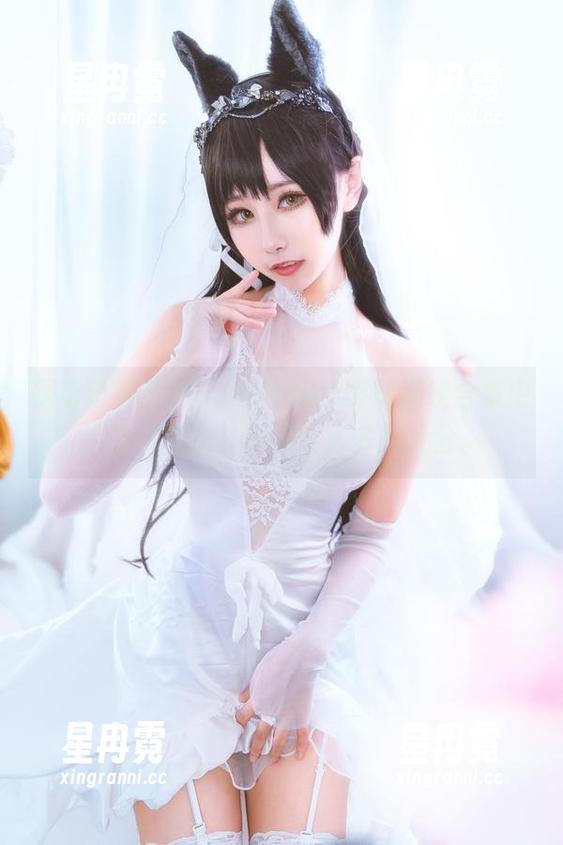 探访奇奢花苑，Momoko葵葵在线合集中的花与佳人，不禁让人多想几分。