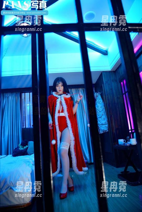 PANS写真 - 先不说好坏，定制JK写真里的叮当到底在传达啥？