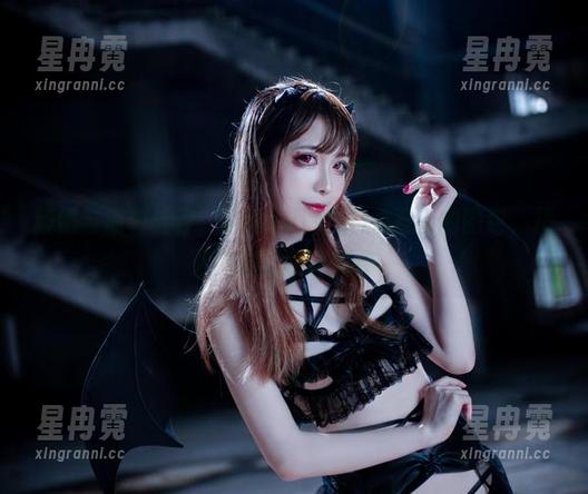 Sakiiii翎柒 颜值与福利共存,Sakiiii翎柒10万粉的图包,精选内容让我手痒痒。