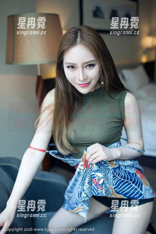 TGOD推女神 - 更新又来了，佟蔓在天台自由飞翔中！可她是不是忘了带风筝？