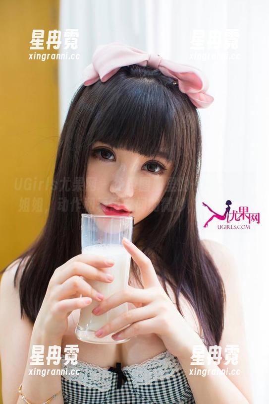 UGirls尤果网 - 免费图册里的一只香蕉船姐姐，动作和表情之间的微妙，全在这里。