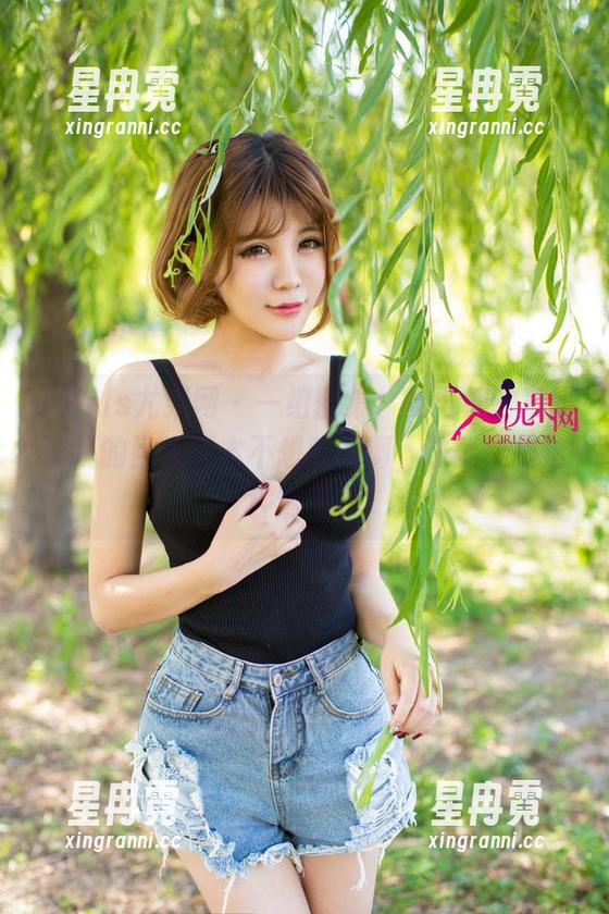 UGirls尤果网 - 一组图集，夏雨桐的美脚让我的目光根本不想移开啊，谁能抗拒这种诱惑？