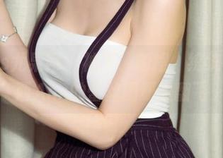UGirls尤果网 – 袖子、裙摆，统统在张小西Ann的蕾丝图册里翻飞