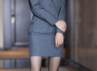 XIAOYU语画界 – 制服既严肃又搞怪，原图里的郑颖姗太绝了