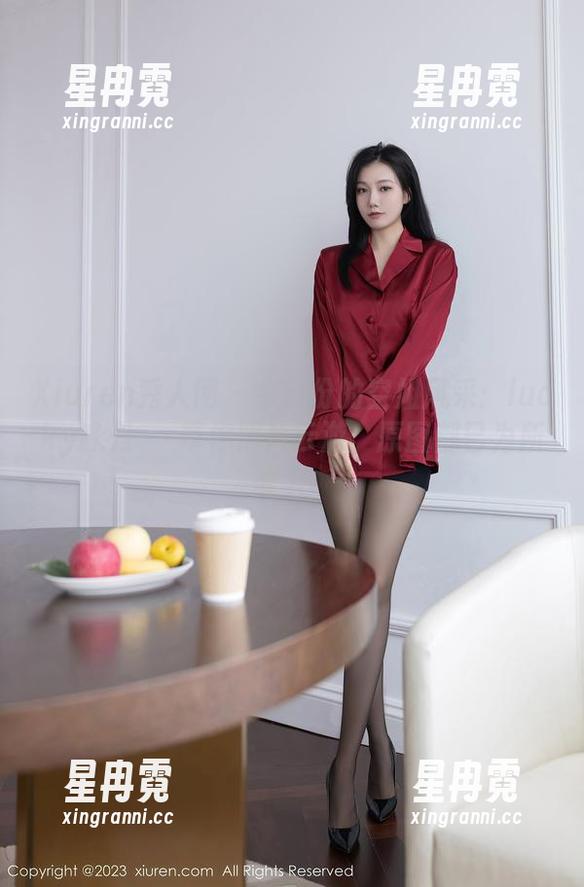 Xiuren秀人网 - 今日份的空姐风采：lucky咏丹ус带你照片云游，原图都已为所欲为！