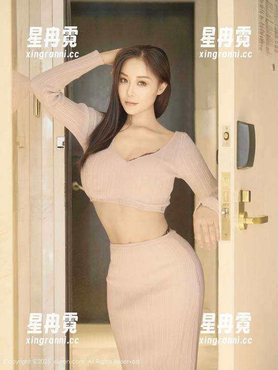 Xiuren秀人网 - 又被外科TEL的私房护士写真惊到了，果然风格多变才算是她的过人之处。