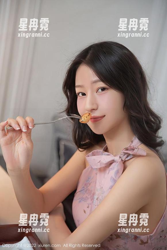 Xiuren秀人网 - 瑶瑶baby的最新写真，这套装值得下载吗？纠结中…