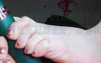 微密圈 – 新出炉的YuYu超甜丫美腿美图，脚下的鞋也是好眼光啊，简直玩得漂亮！
