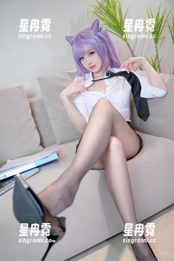 miko酱ww今天想当史莱姆，原图里的她好像随时要融化一样！好玩！