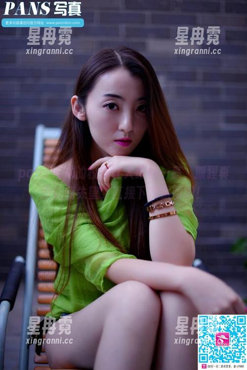 pans - 她的校服让人眼前一亮，狐狸真没让我失望，直接下载原图吧！