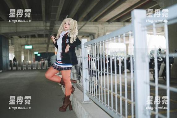 揉捏出puypuy的女王气氛：原图里的每一个细节都在低声呢喃。