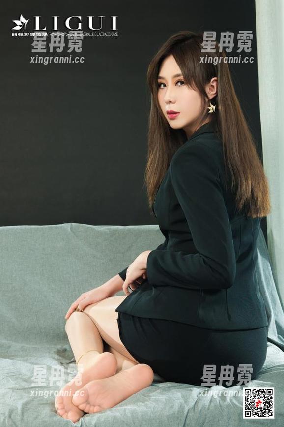 丽柜 - 毛衣合集，王炜炜的每一张图片都像是在调皮