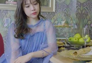 丽柜 – 下载这组甜甜的双人套图，你会发现自己有趣的一面。
