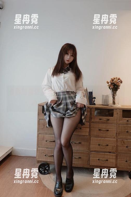 依依超级懒 最新的依依超级懒水手服合集,快来被小心心包围吧,谁能抗拒。