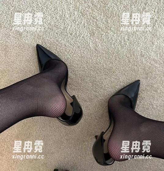 微密圈 - 保守的二舅妈的校服印记，一组图片送给你！免费，盡情享用！