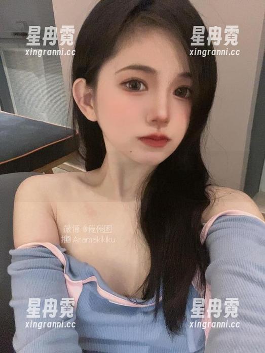倦倦喵更新了，白裙cos，这是要让我心痒找衣服吗？