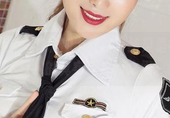 克拉女神 – 珊珊加上红裙，结果是镜头里尽显她的真实与虚幻之间。