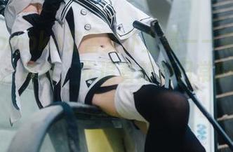 南桃Momoko艾蕾女仆全集——有剧情感的写真，冲啊，先追着剖析日常的轻松气氛。