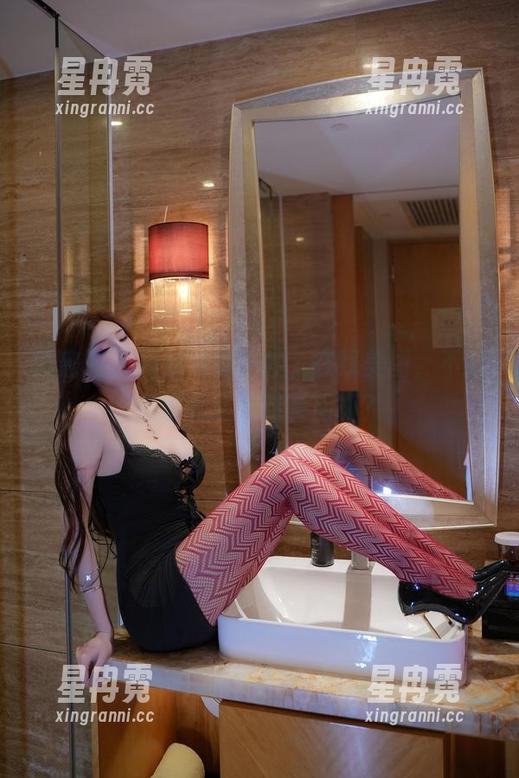 微密圈 - 周妍希穿婚纱，在线美图，不知是婚礼还是时装周嘛？