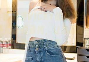 嗲囡囡 – 陈雅漫VICKY的私房合集，似乎有种轻声细语的清纯，让我忍不住想把它偷偷藏起来。