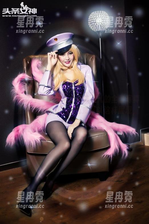 头条女神 - 路上偶遇娜依灵儿的全套写真，没想到“秘书”的气质可以这样展现，太绝了！