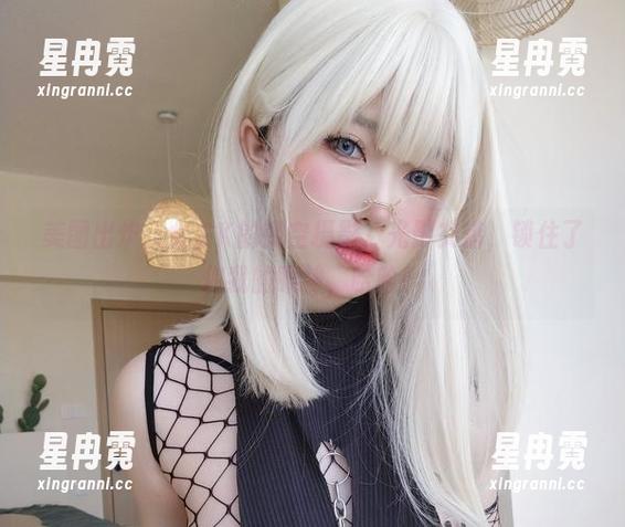 美图出炉，女主K的镂空摄影，光影交错，锁住了你我的眼神，哈哈！