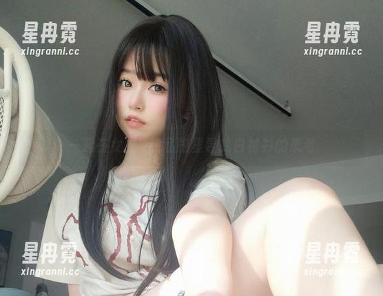 一起在女主K的私拍里寻找白衬衫的思考