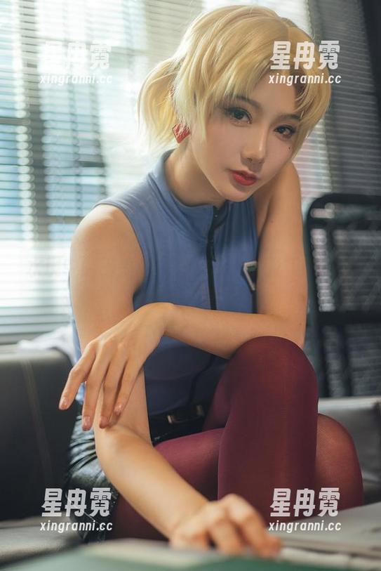水境中的玉藻前，如月灰让这张美图成为泳装界的宝藏？