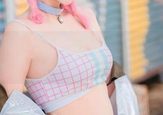 宫本桜的私拍工作——呃，那个“埃吉尔女仆”真有魅力。
