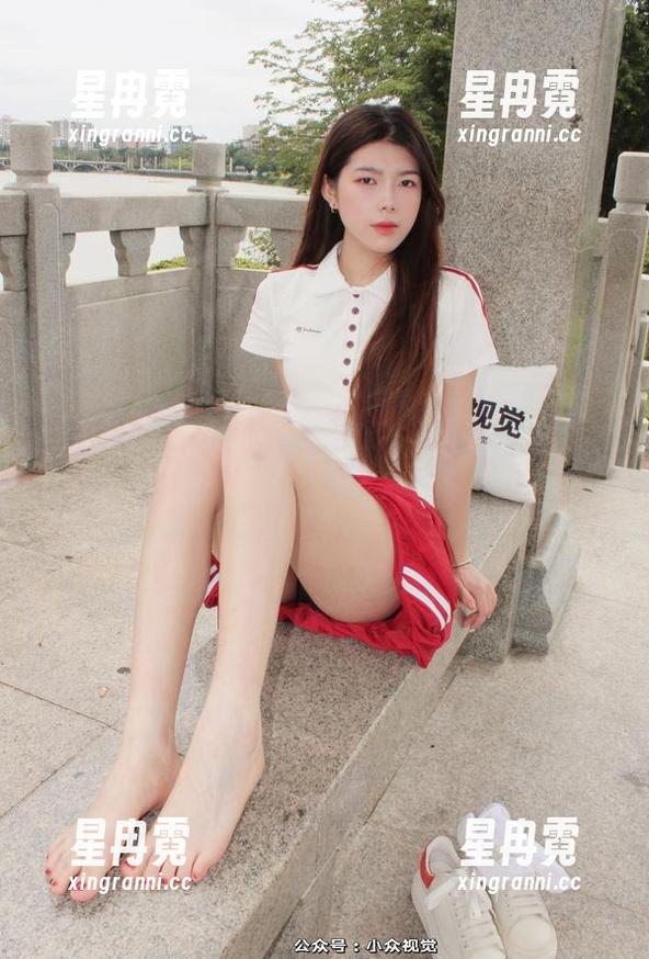 小众视觉 - 燕子与空姐的碰撞，私拍作品里满是不易言说的暧昧。
