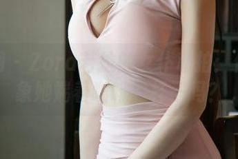 尤果网 – Zora若拉的女仆私拍：你能想象她端着咖啡的样子吗？