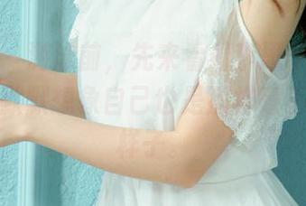 尤果网 – 游泳前，先来看看李思宁的图包，心里默默想象自己也是那样毫不顾忌的样子。
