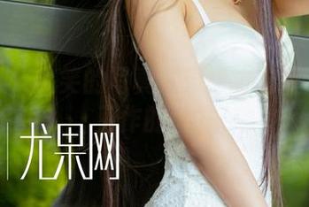 尤果网 – 笑笑的写真记录：办公室不止是工作的地方