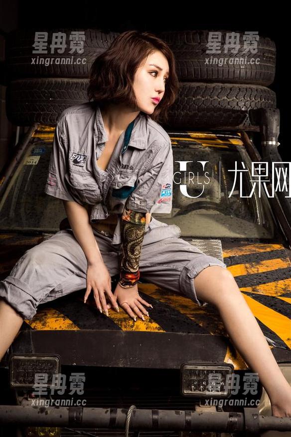 尤果网 - 当黑丝遇见艾霓莎，原图中的小细节令人流连。