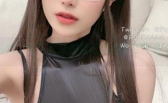 光脚姐妹情，布丁大法的裸足随拍拍出个图包新高度
