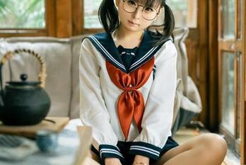 幼水铃衣的温泉体操服套图！更新的时候小心水溅，可能会被秒变好评！