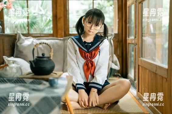 幼水铃衣的温泉体操服套图！更新的时候小心水溅，可能会被秒变好评！