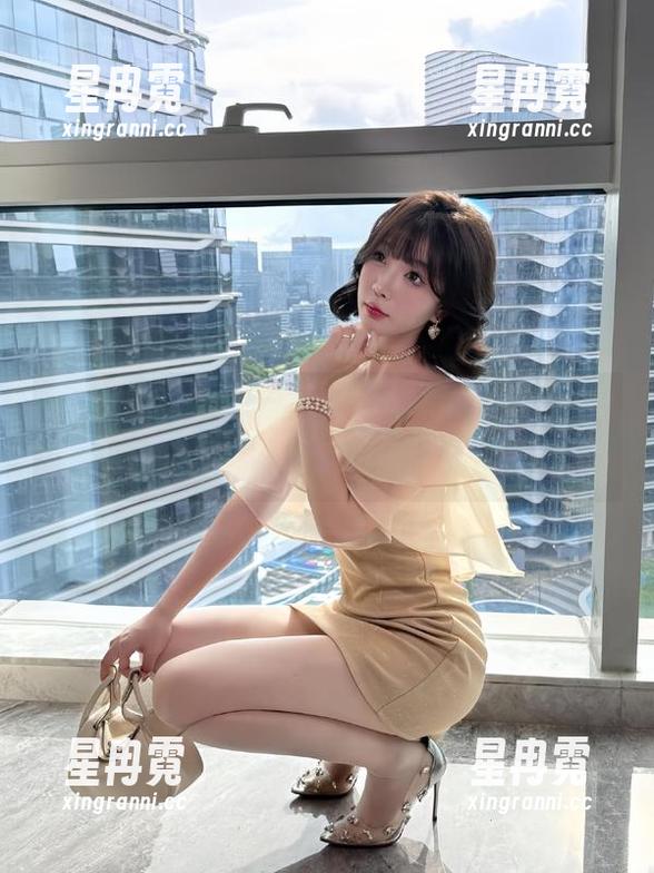微密圈 - 徐莉芝Booty开启比基尼下午茶时光，原图隐藏的小秘密