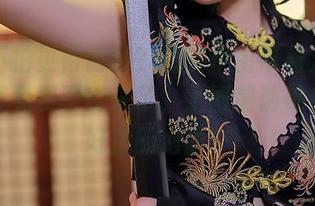 此时不拍更待何时？您的蛋蛋带着温泉红色泳装免费写真来了，上图前请确保先握好你的泡面！