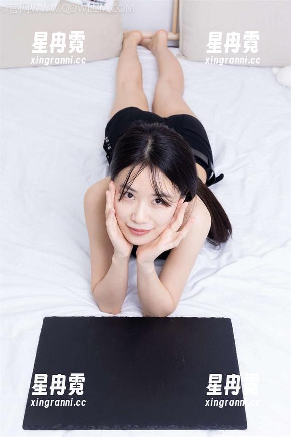 物恋传媒-嘟嘟 物恋传媒 - 嘟嘟的双马尾写真,分享“马尾别撩”的尴尬时刻。