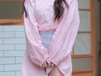秀人网 – 小Kiki海边写真集—浪花与手机的亲密接触，想必这下载体验跟她一样清新脱俗？