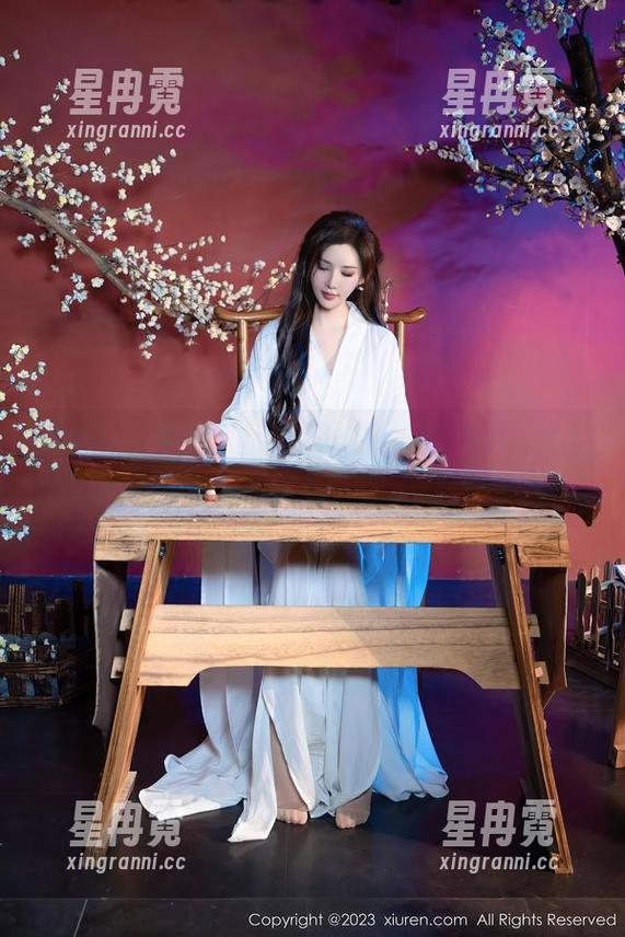 秀人网 - 小逗逗的美图办公室：足不出户也能“叹”为观止”的工作之美。