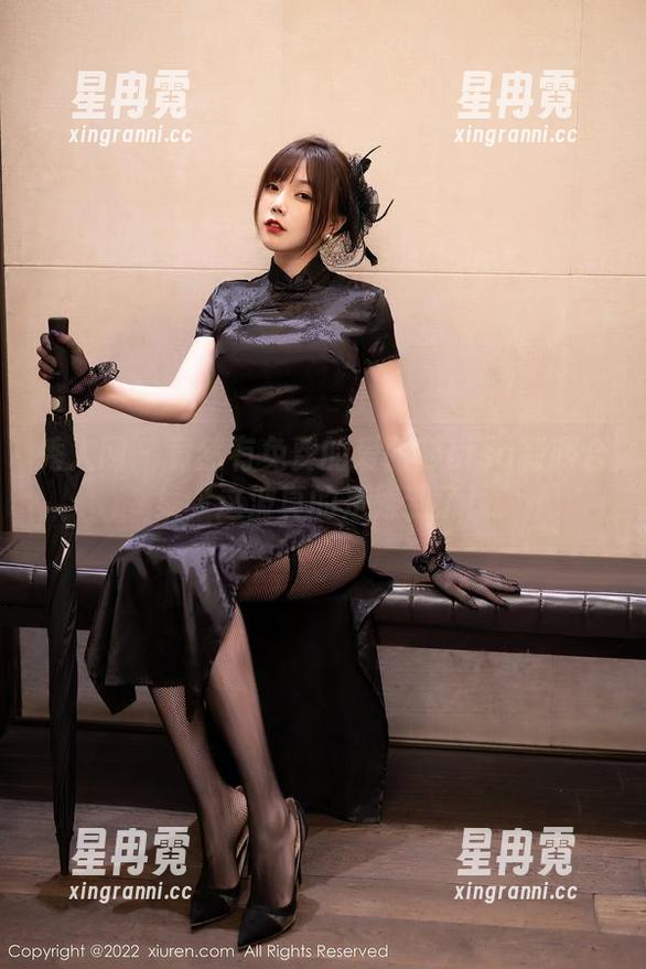 秀人网 - 竟然有免费的爱丽莎Lisa制服合集，这波真的是赚到了！