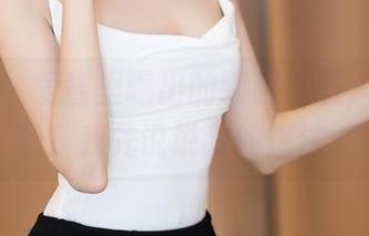 秀人网 – 爱酱里曝出的制服套图，值得一看？我先说说我的想法。