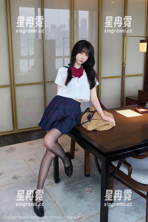 秀人网 - 学姐版雨儿1494美图分享，读书气息和颜值共存，这才是完美！