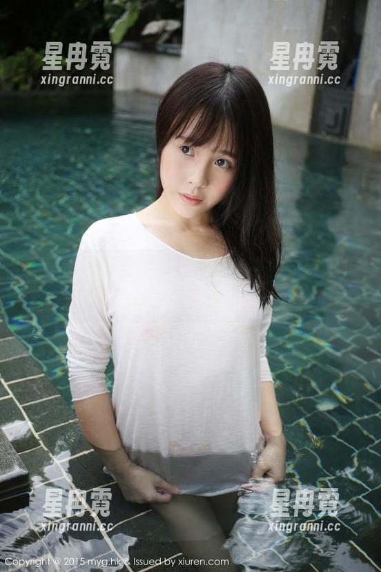 美媛馆 - 紧身牛仔裤拯救我视觉，唐琪儿美图里的每一帧都是串烧的回忆!